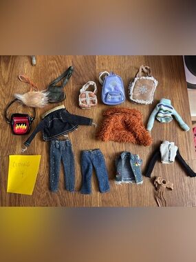 BRATZ Vintage Doll Clothing & Accessory Set - Clothing Lot 4